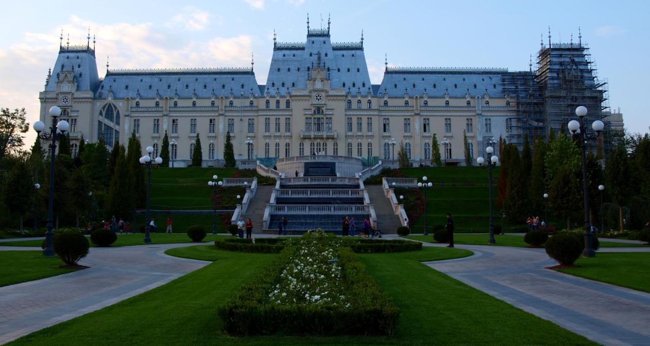 Coroama'S House Apartman Jászvásár Kültér fotó